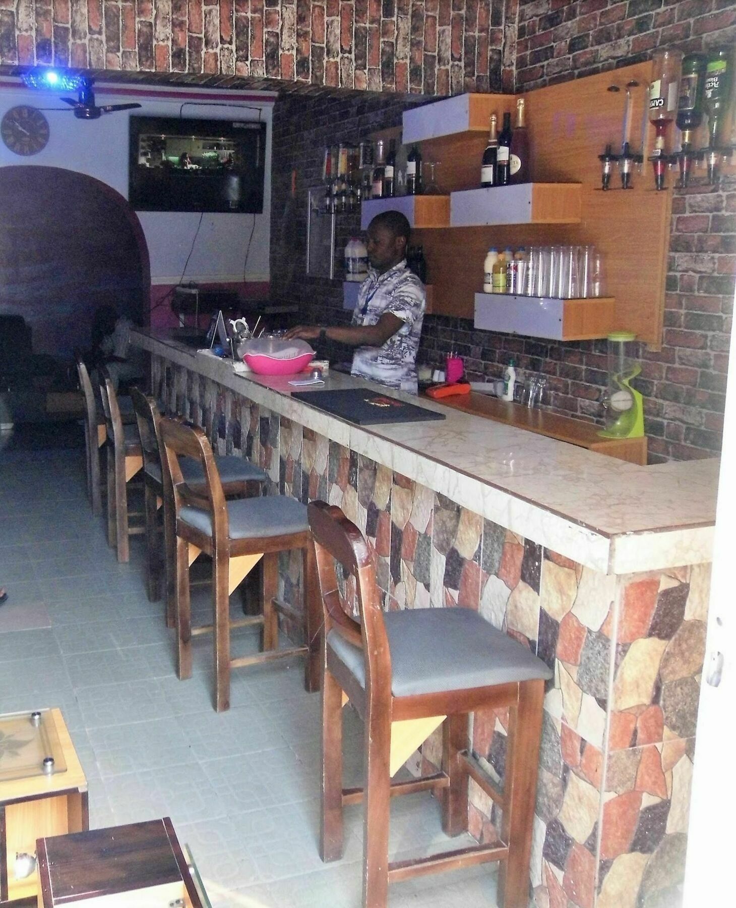 Legendary Inn & Lounge Bale Akiosi Zewnętrze zdjęcie