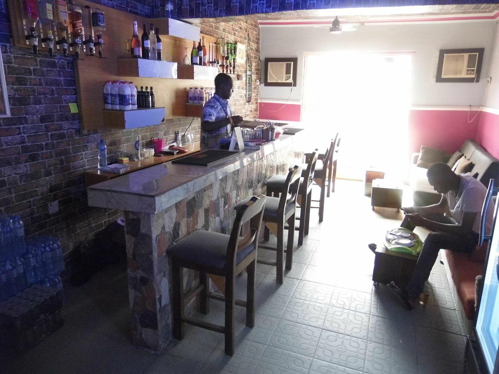 Legendary Inn & Lounge Bale Akiosi Zewnętrze zdjęcie