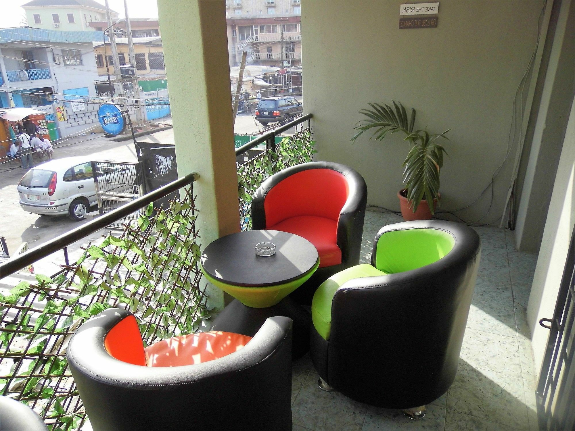 Legendary Inn & Lounge Bale Akiosi Zewnętrze zdjęcie